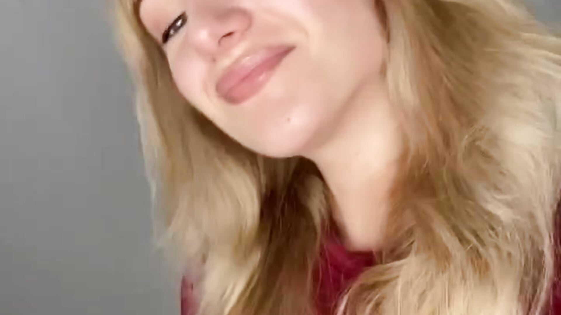 Hii <3 - video by DivinaRibb cam model