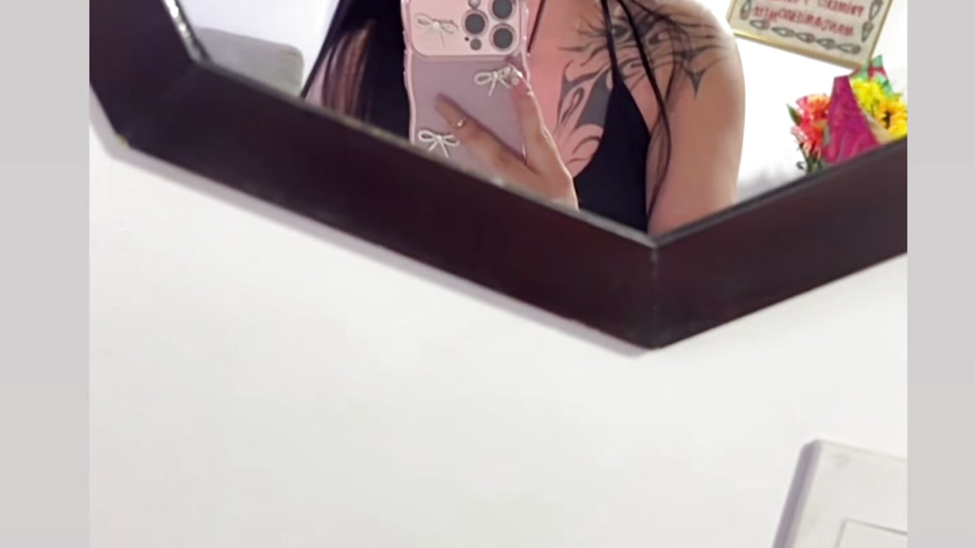 The baby wants milk.🥛 - Vídeo de martina_rose2, modelo de vídeos