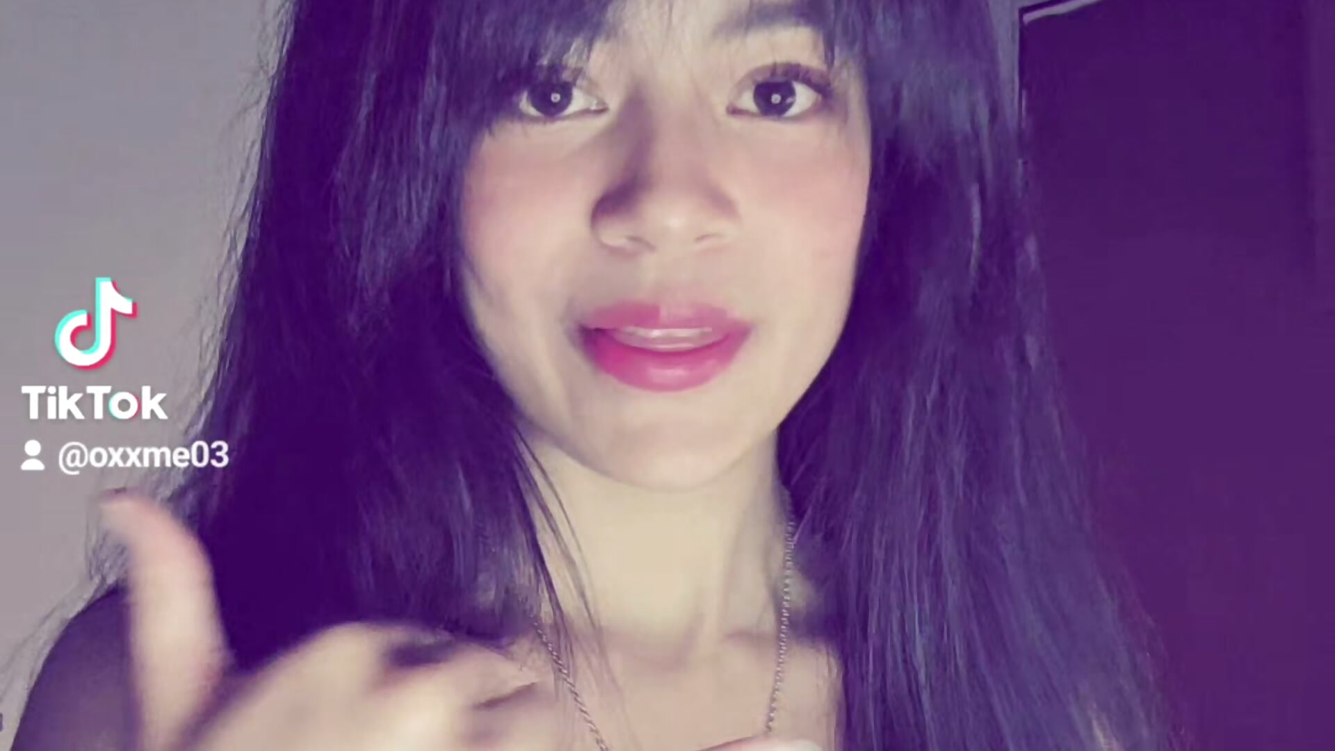 😕 - video by OxxmeDoll cam model