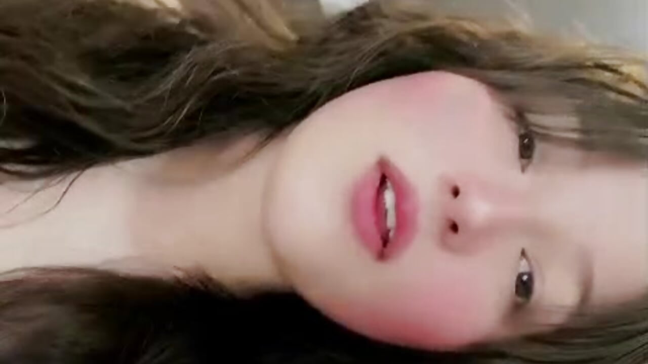 Cute - סרטון של Luluu_moon, דוגמן/ית מצלמה