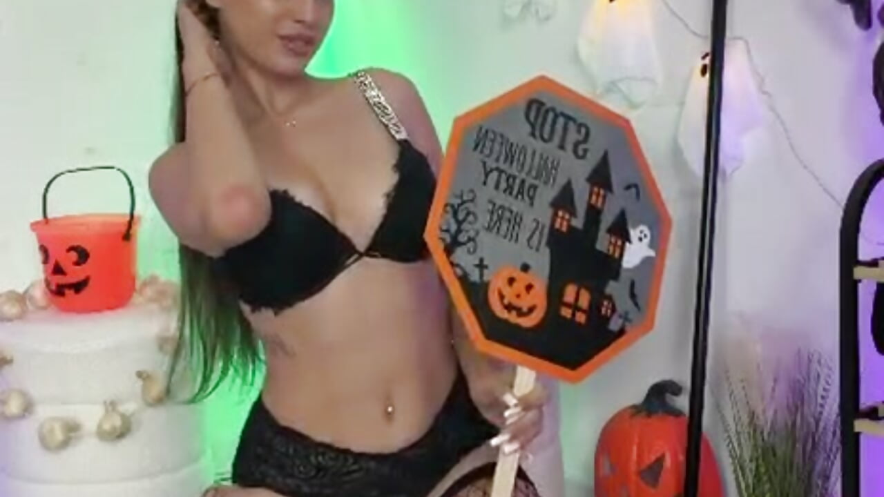 Halloween is so close now 🎃🧙‍♀️🐦‍⬛– viceplease kameramodell videója