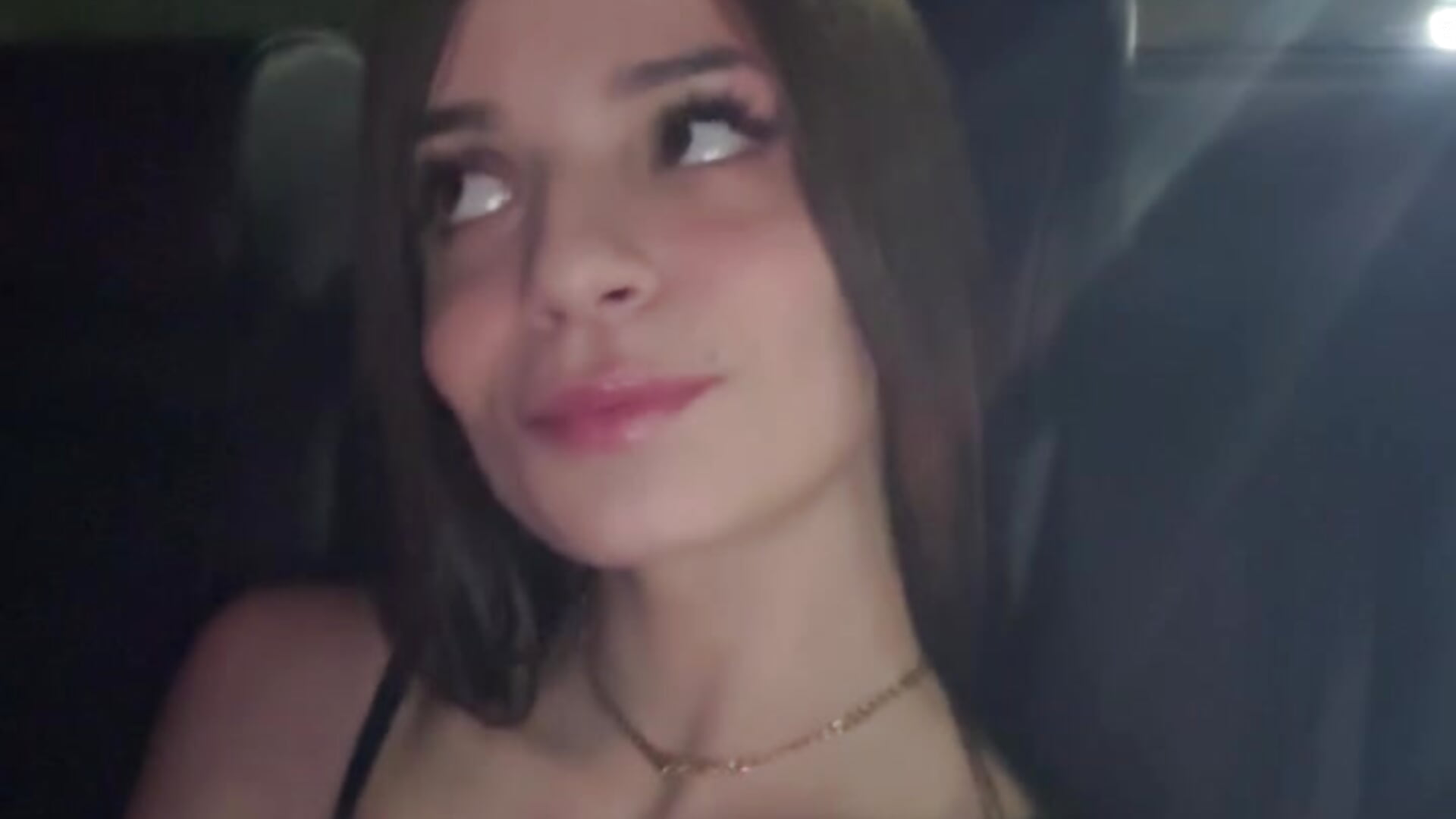 Passeando 🍒🥰 - vídeo de Baby_MariX modelo de câmara