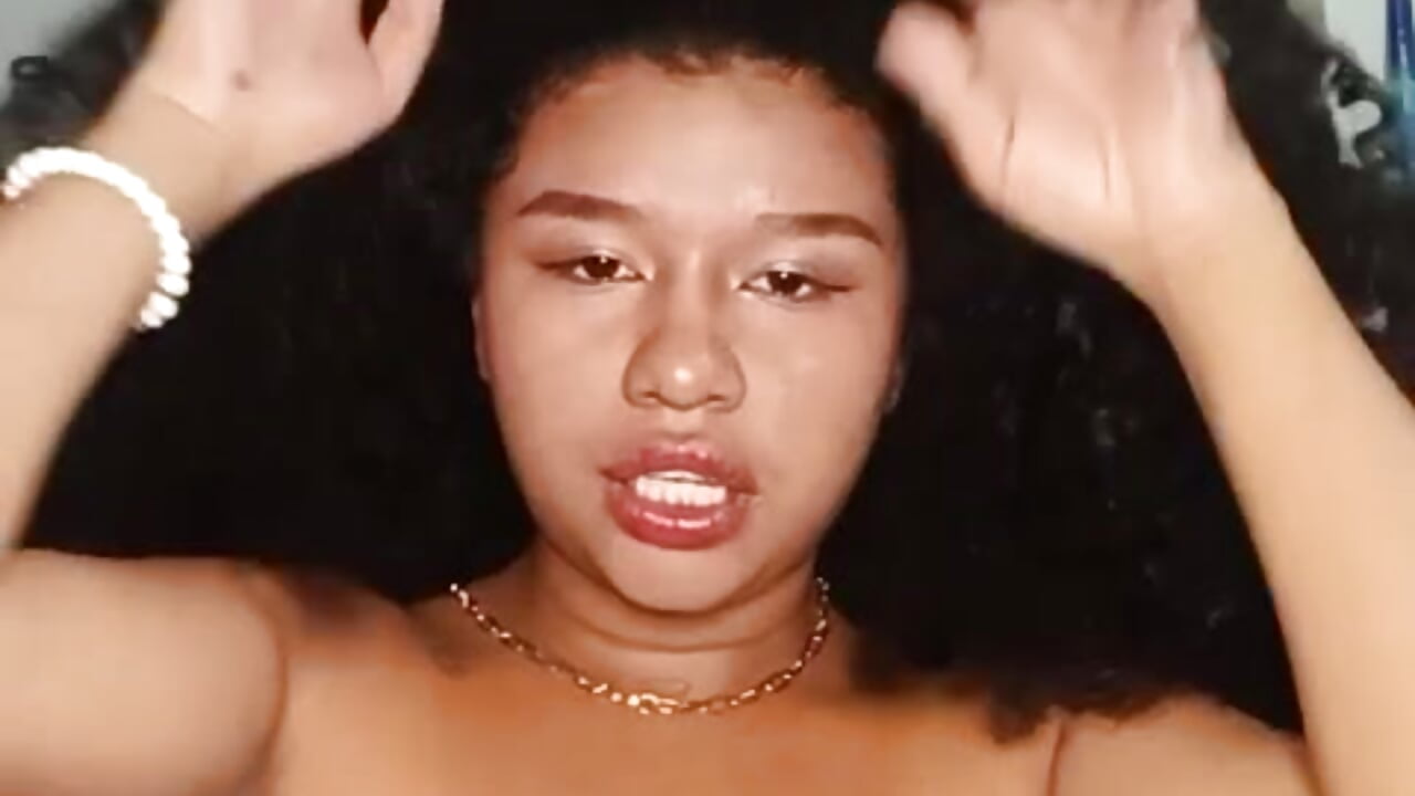 playing with my tits and with my hair — filmik nina_wal, modela(-lki) na kamerkach