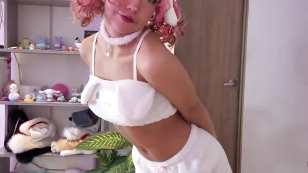 I'm a Cinnamoroll uwu - video by Ava_williams_ cam model