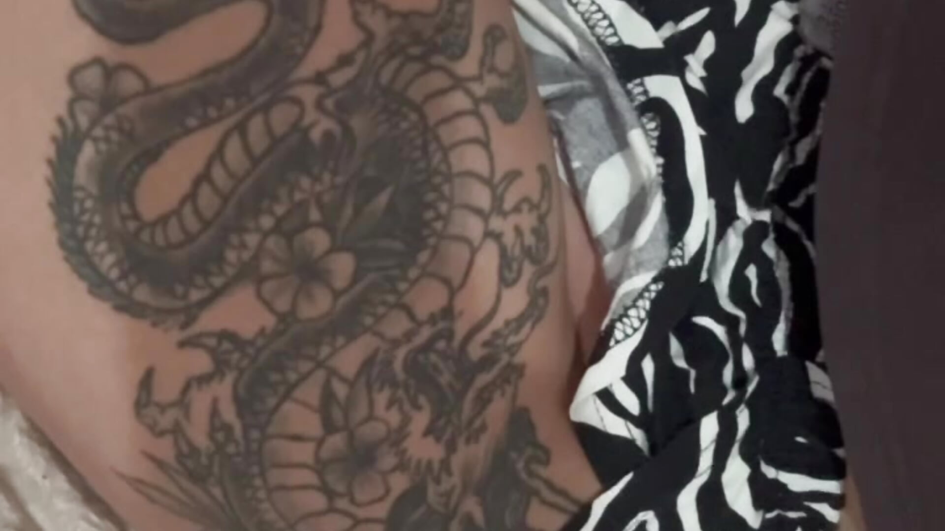 My tatto....) – video modela na kameri GroovyListener