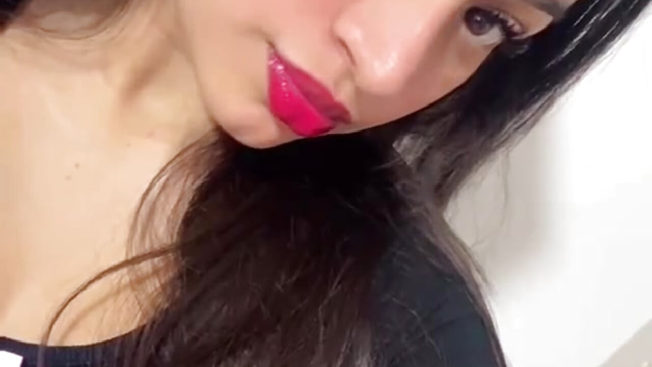 Do you like my cute face? – video modela na kameri ayla_roose