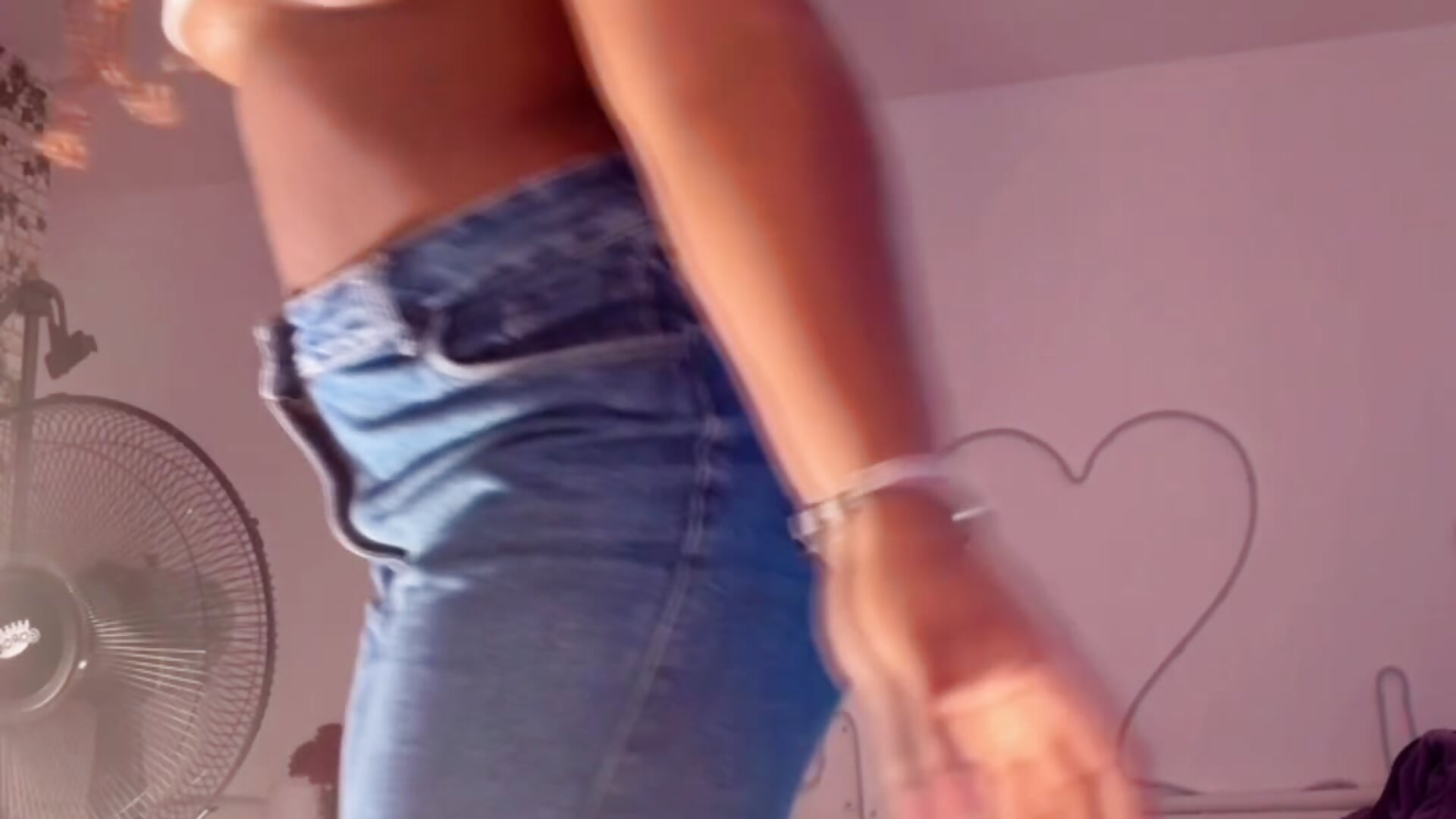 Dance in jeans - video oleh Sarasanzz_ kamera model