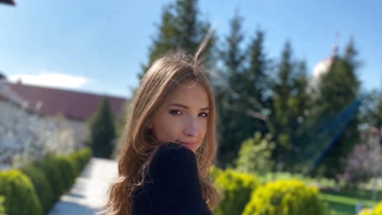 A Girl Who Believes in Magic 🦄 - video by Aidadeverdi cam model