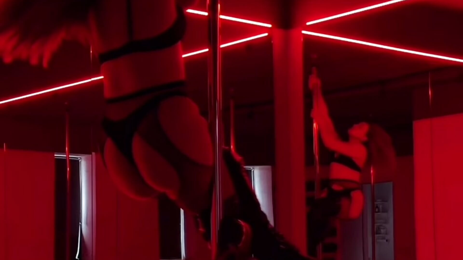 caught spinning - video by emmalimaa cam model