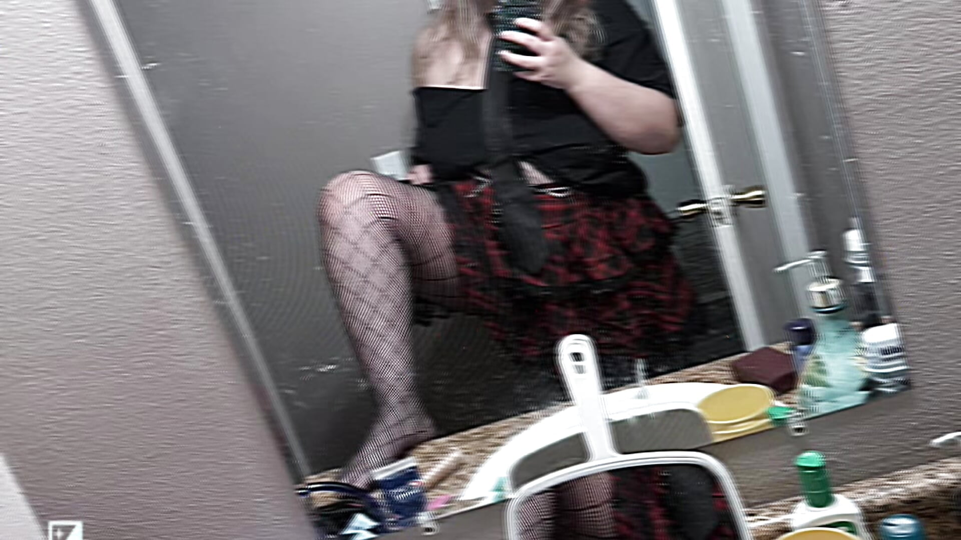 v15044gf0000db2nfnvog65qvmdfok80 — filmik Lovely_Lady777, modela(-lki) na kamerkach
