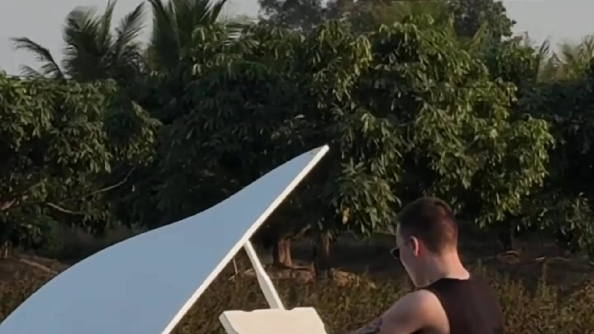 Playing the piano in the field :) - vídeo de TedTewes