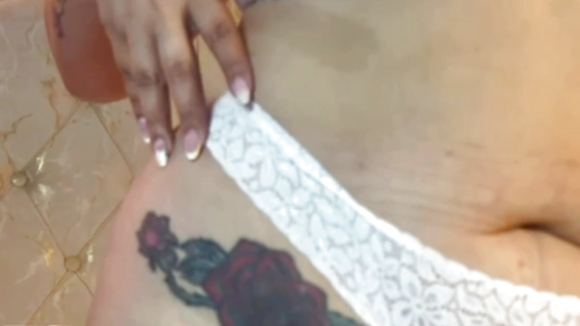 tattoos - video av charlottte_rosse cam-modell