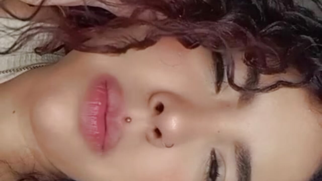 The sexy girl. 🙈 - video của người mẫu cam alinne_Bell