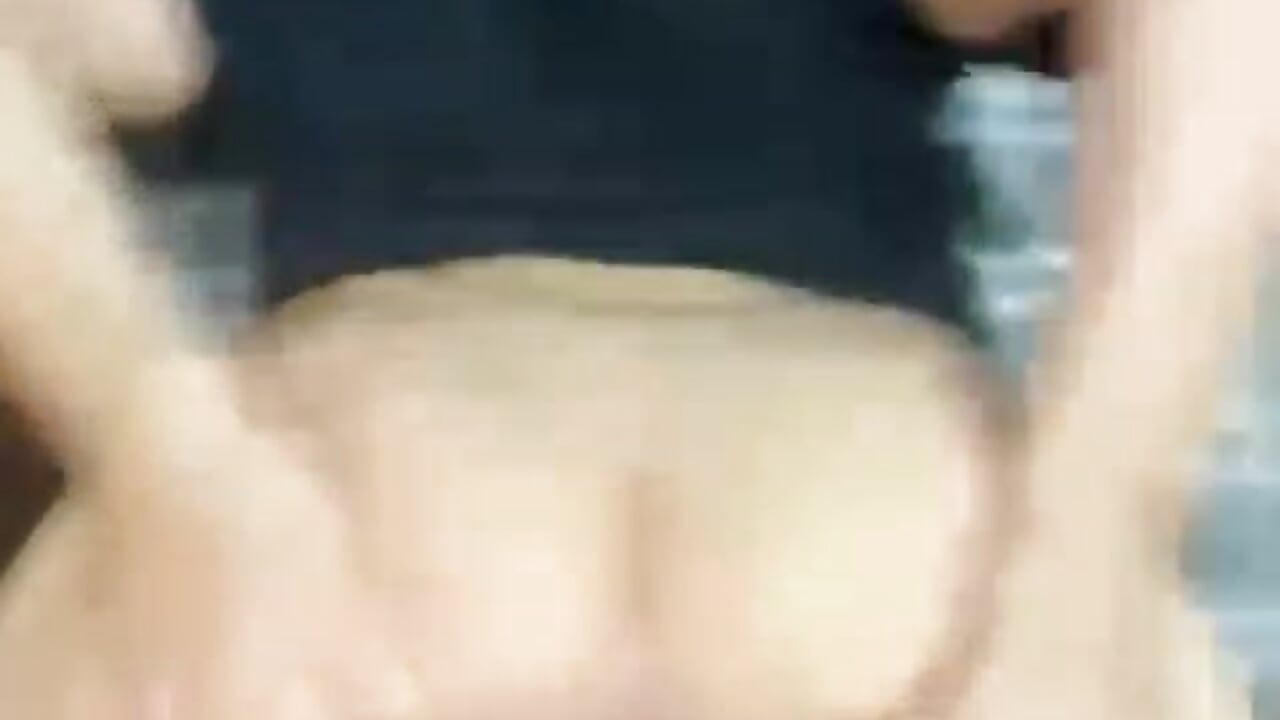 Abrindo o rabo pra meter - video by pinkcouplex