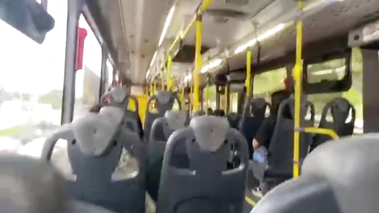 Chupando ele no onibus público