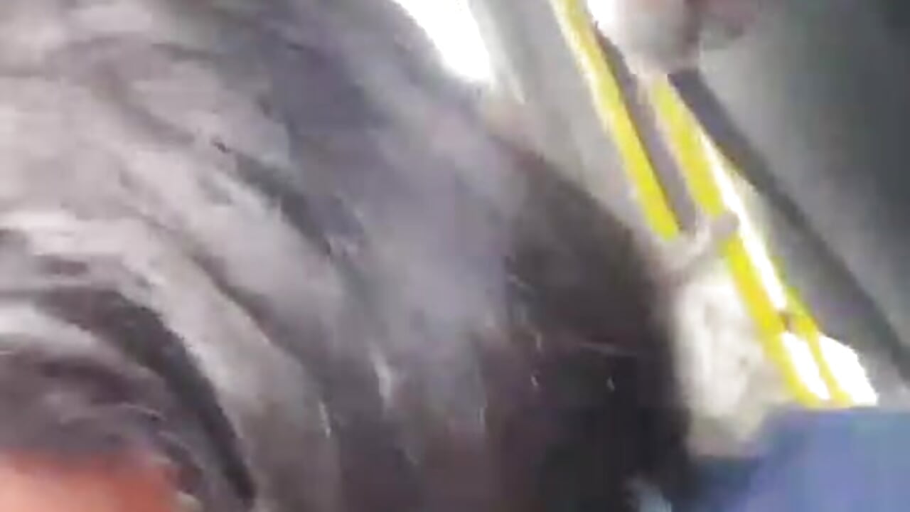 Mamando no onibus 2