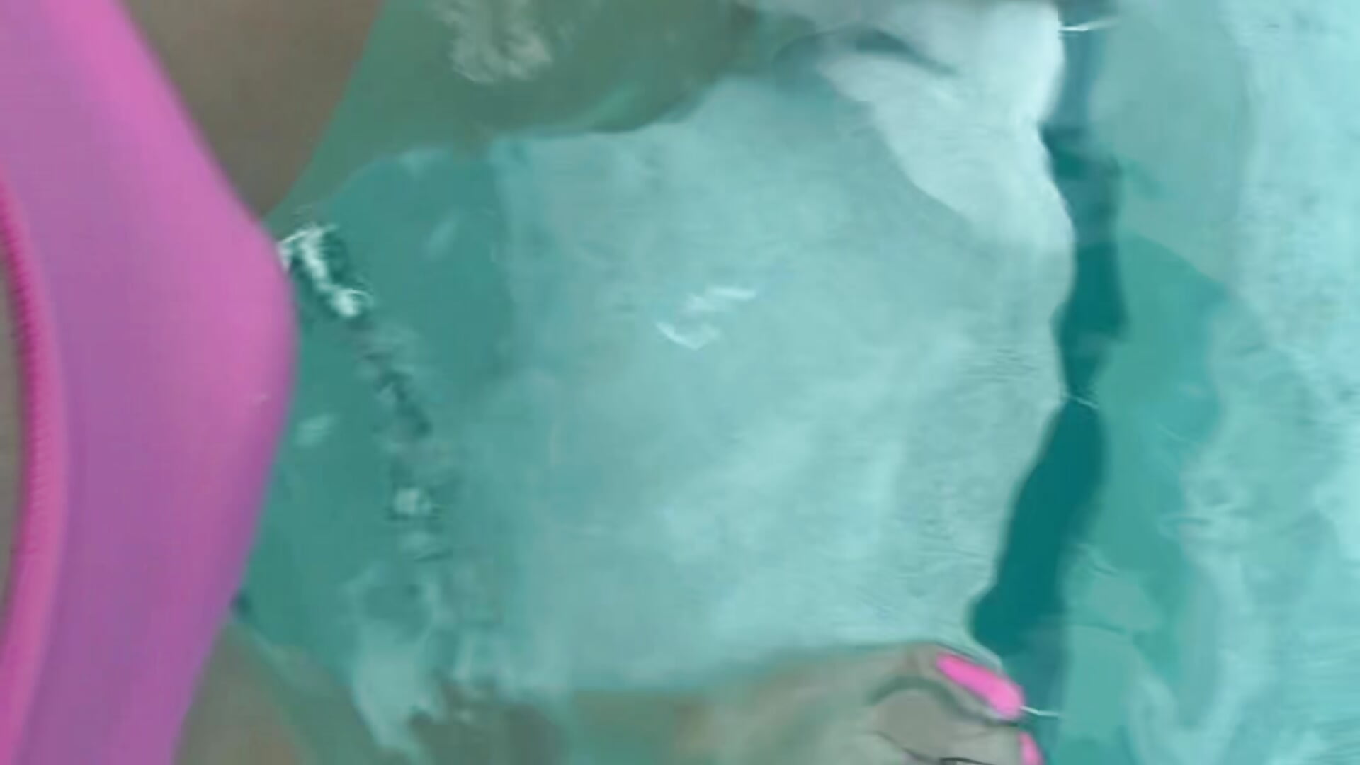 Pool is cold - vidéo du modèle de showcams NatalieMaye