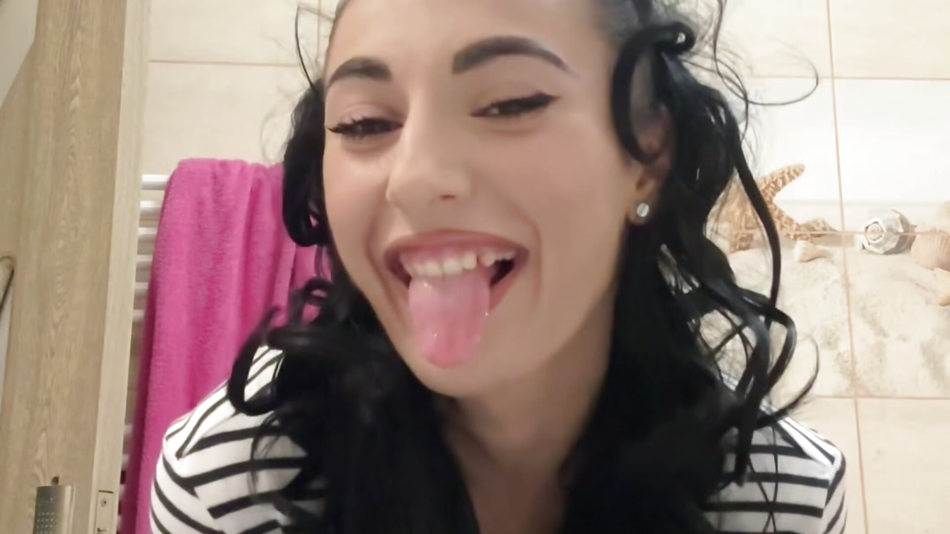 Sweet Looks, Naughty Energy❤️‍🔥🔥 - clip cu NylaVelle model videochat
