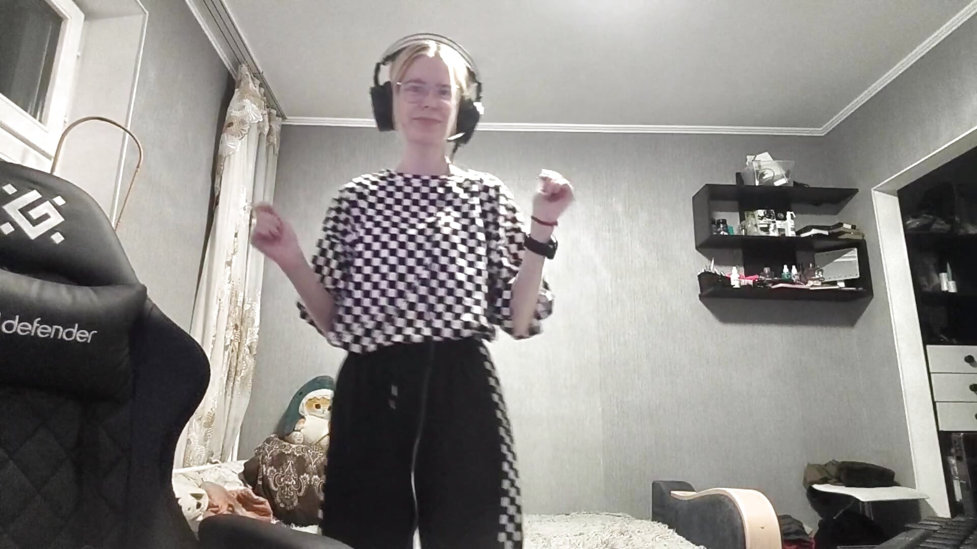 Let's dance nicely with you. – video od webkamerové modelky PlumyPrance