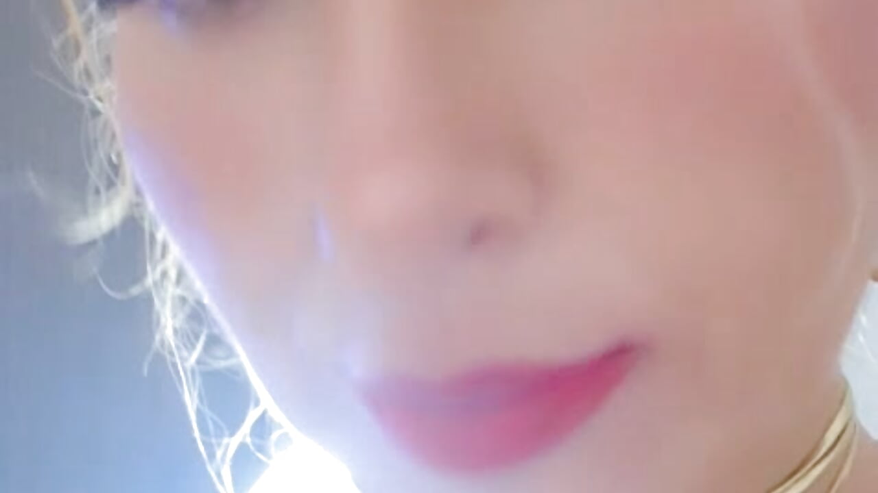 KISS KISS 😘 - Vídeo de Megan_Lara__, modelo de vídeos
