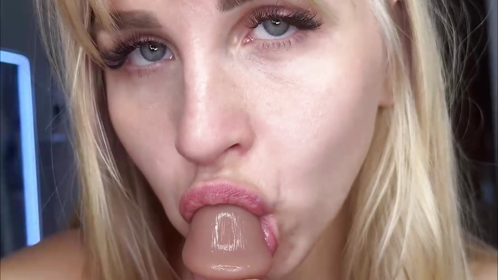 I please you with my mouth – video modela na kameri AriMiu