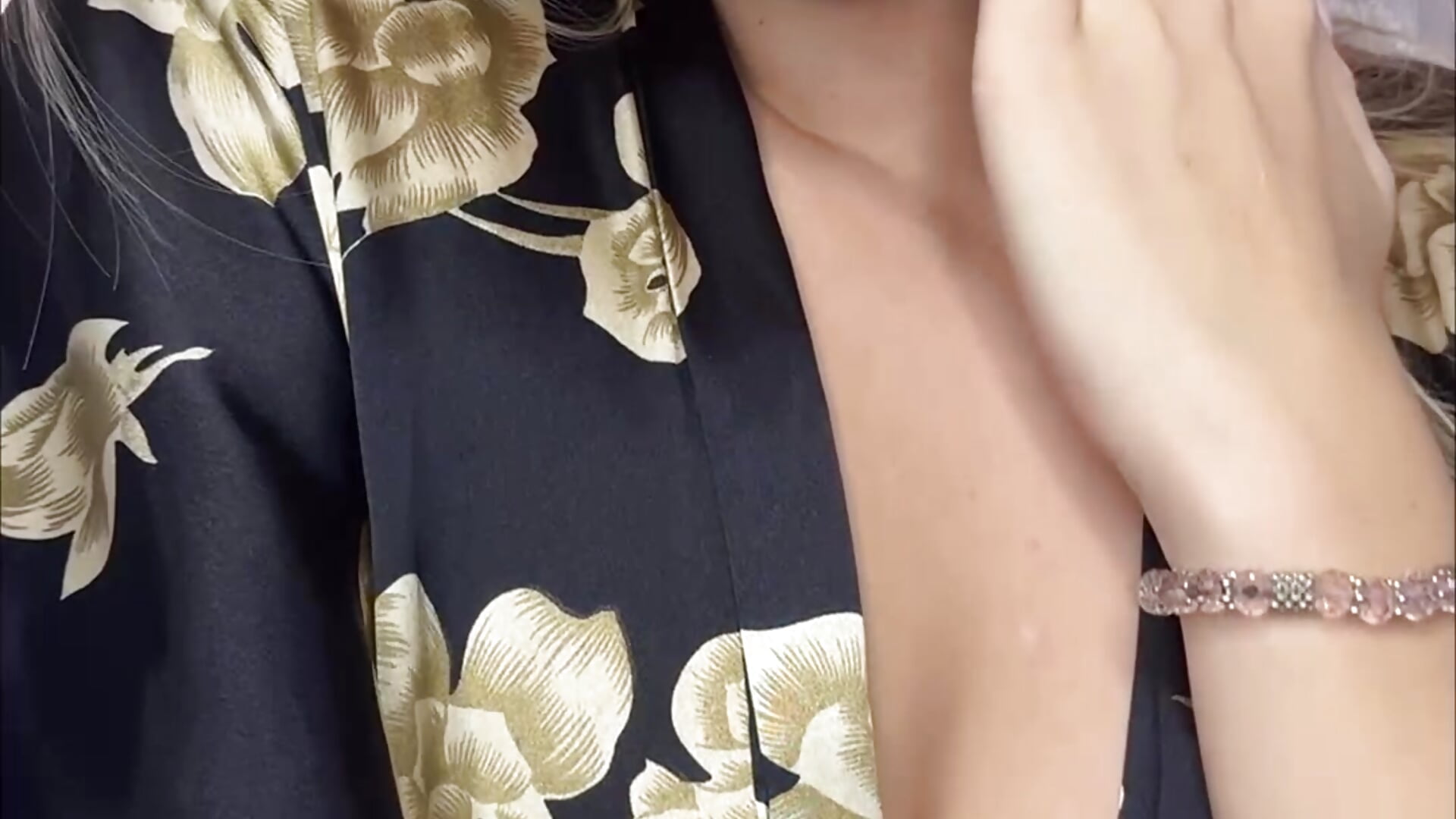 Follow me and don’t lose me - video của người mẫu cam AriMiu