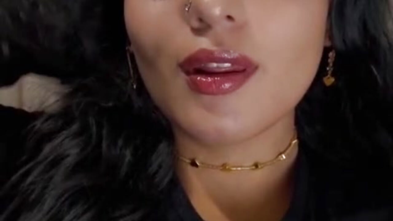 Do I look sweet or sexy? – video modela na kameri sofiia_rose_