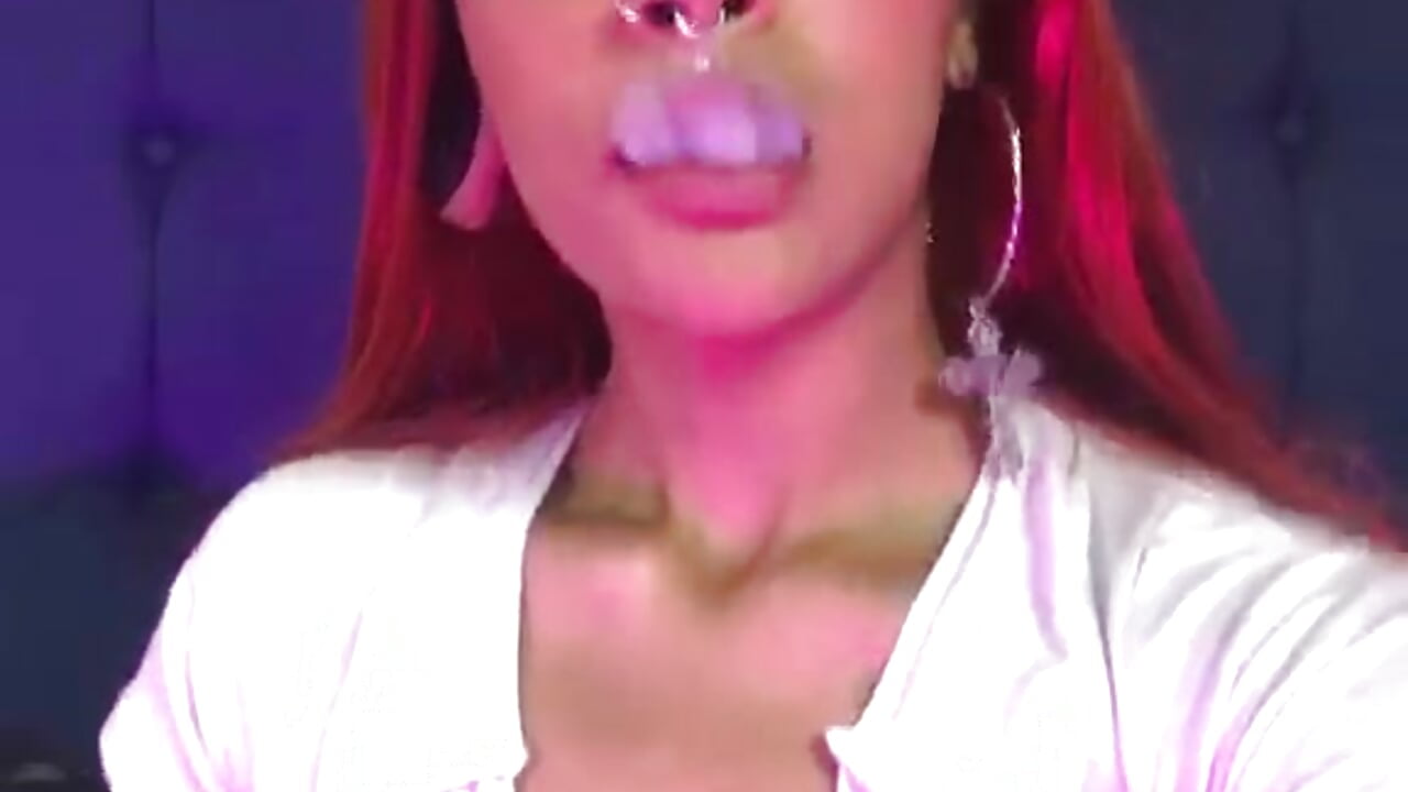 I love smoking – shall we have a smoke together? - video av Akira_yumi cam-modell