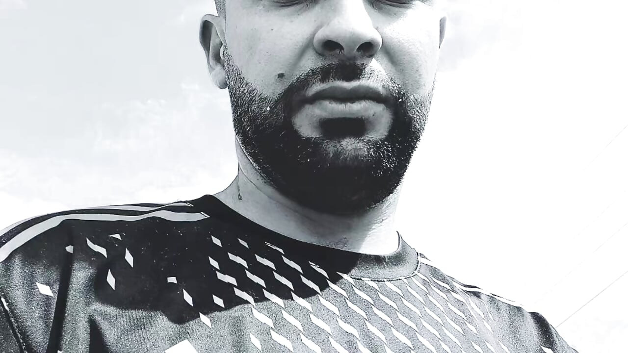 profile-intro-video-1790557653 - فيديو من hectorleiva موديل الكام