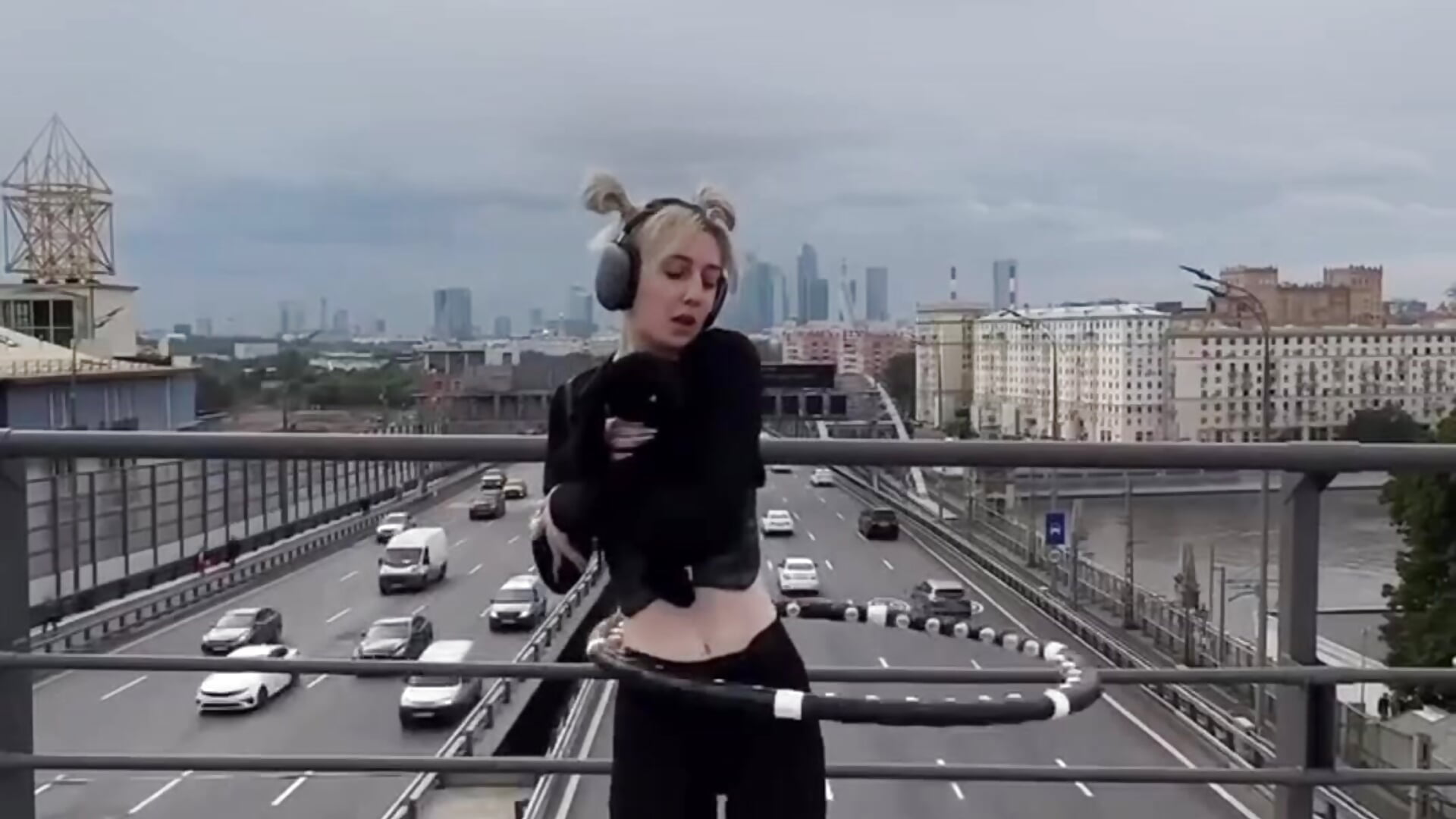 <3