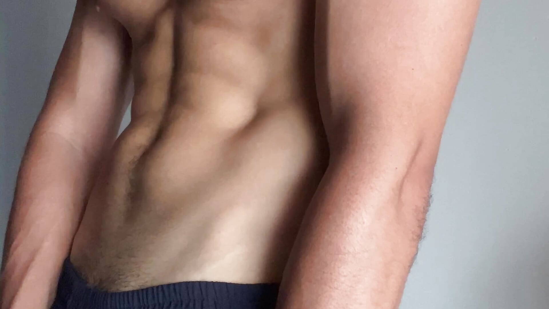 Abs 💪🏼 – video modela na kameri Gym-Latin
