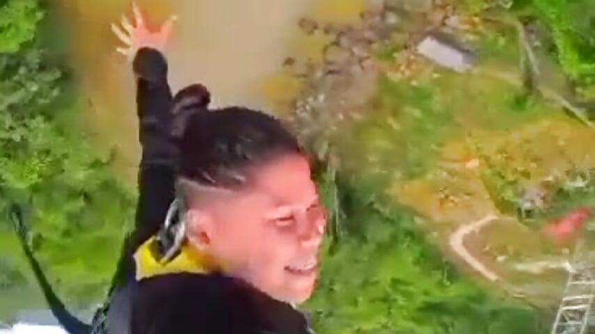 bungee jumping - video oleh Enjoyxxxx kamera model