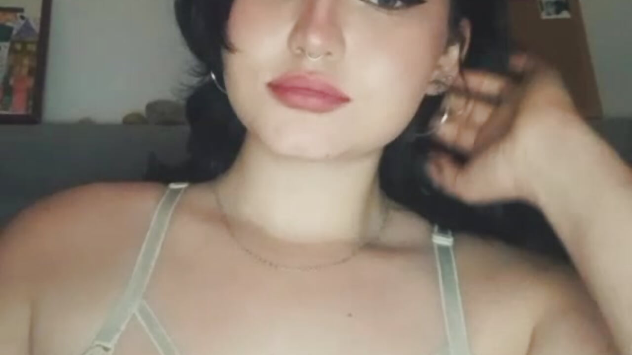 Holii – video modela na kameri sunkiss_gi