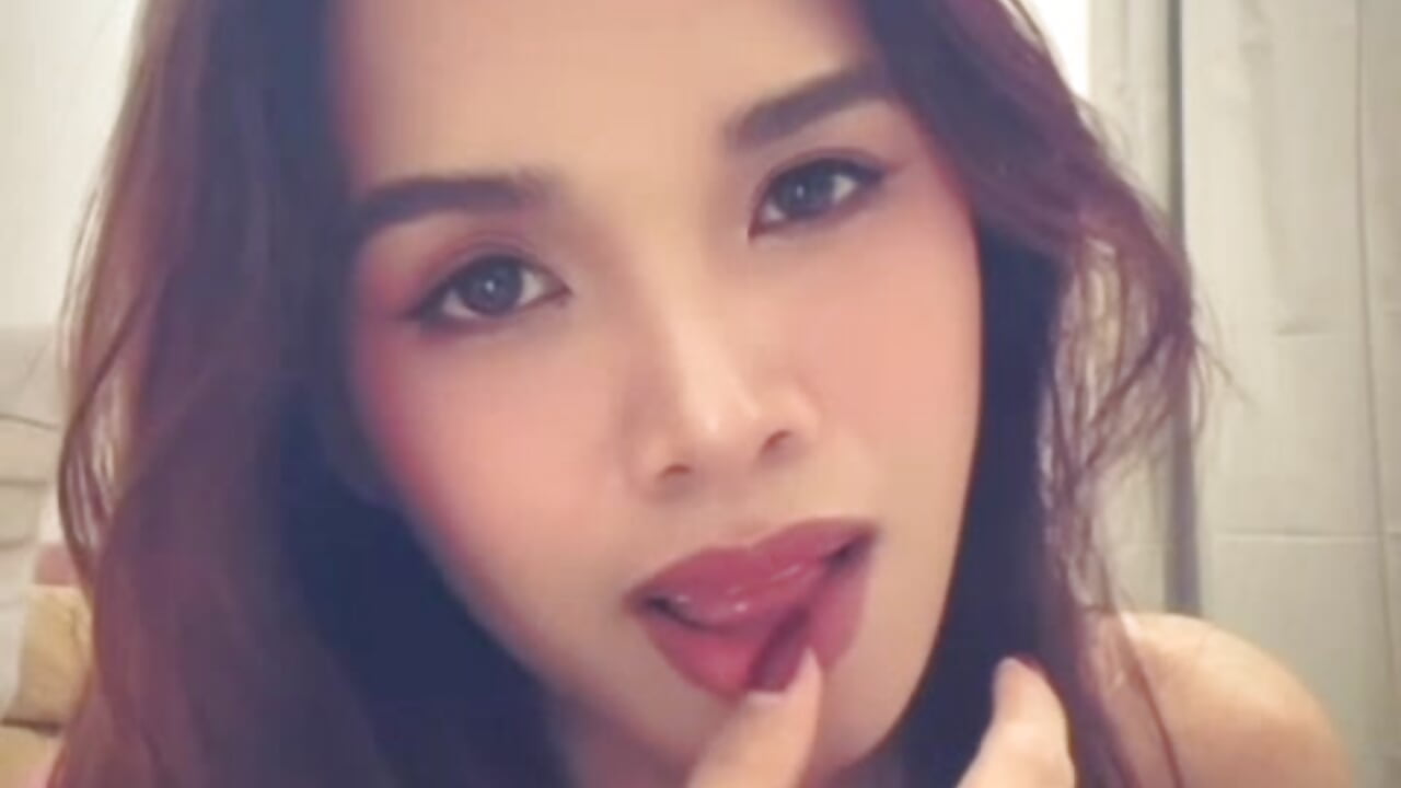 Flirty - Urkellylove 캠 모델의 동영상