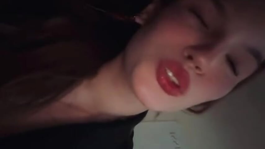 😍 - video di KiraRomeron modella di cam