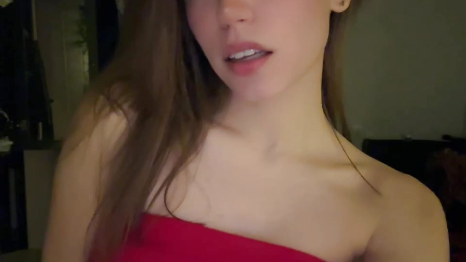 How do you like my dress dear? – video modela na kameri KiraRomeron