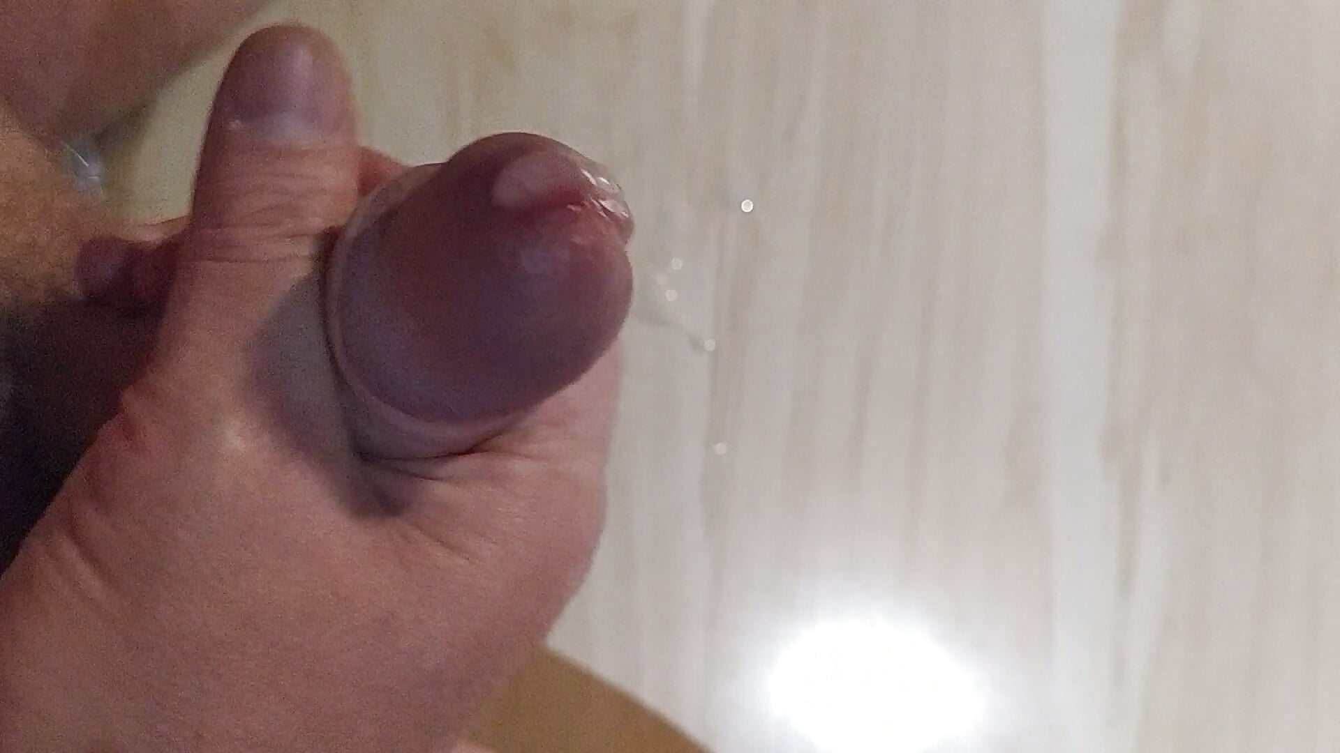 Trochę jeszcze zostało 😏🍆💦💦💦 – video od webkamerové modelky NocnyGosc69