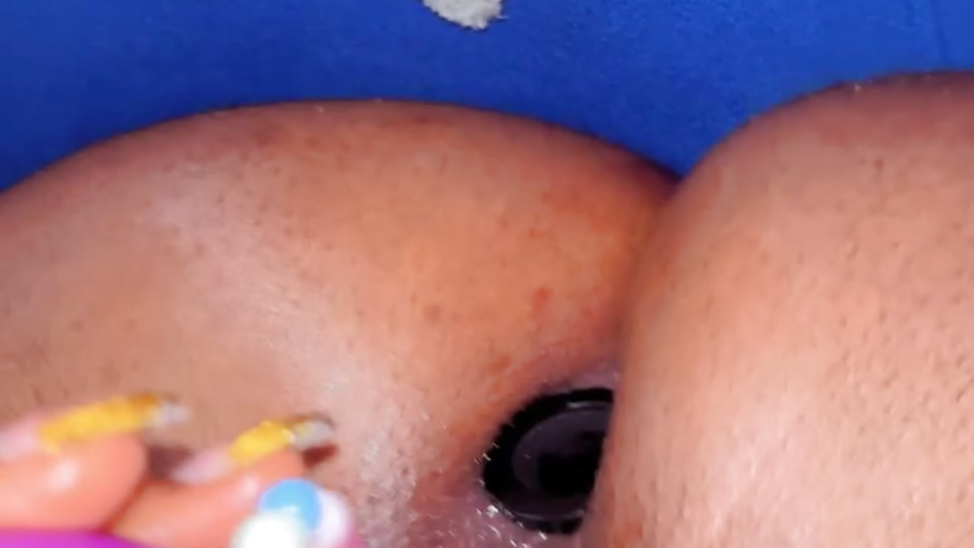 Un gode et un plug dans le cul - vídeo de MlleDiorr modelo de câmara