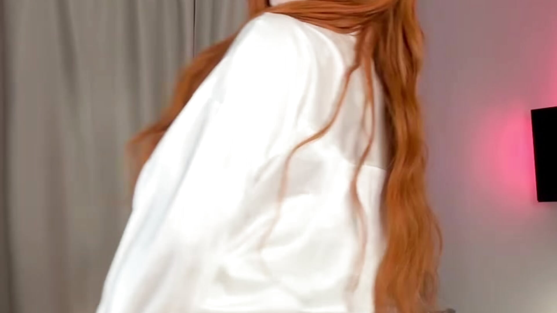 🧡🧡🧡 – video modela na kameri Alita