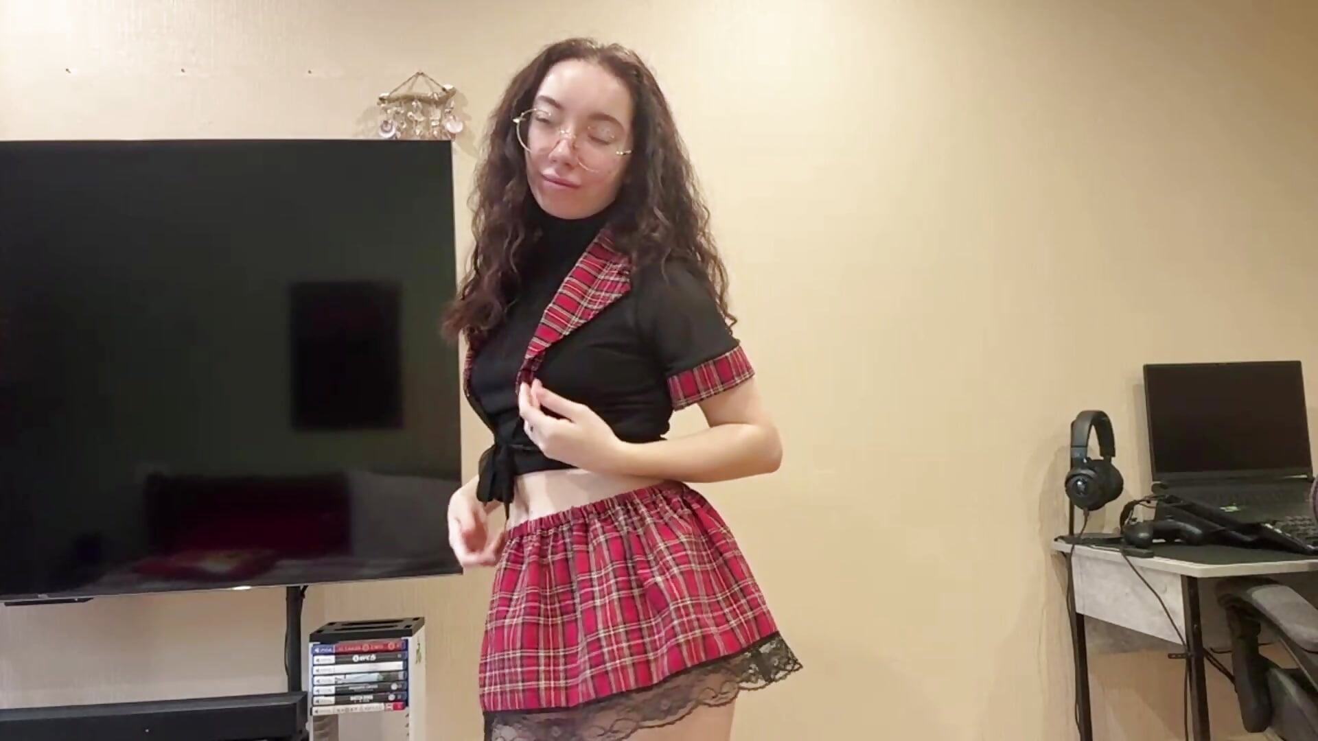 ❤️ A Little Sway, A Lot of Temptation ❤️ - video by KarryRosamond cam model