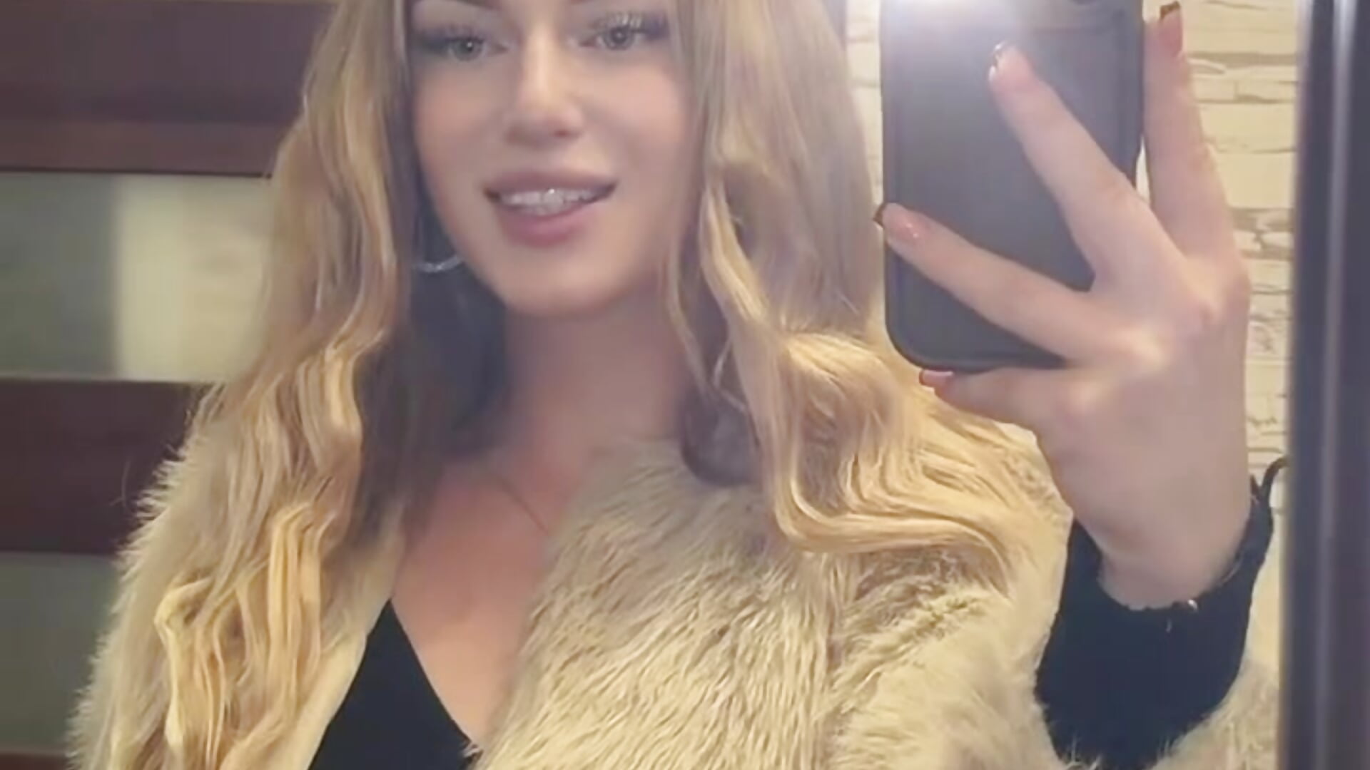 it's me :) - video by CyndyBustard cam model