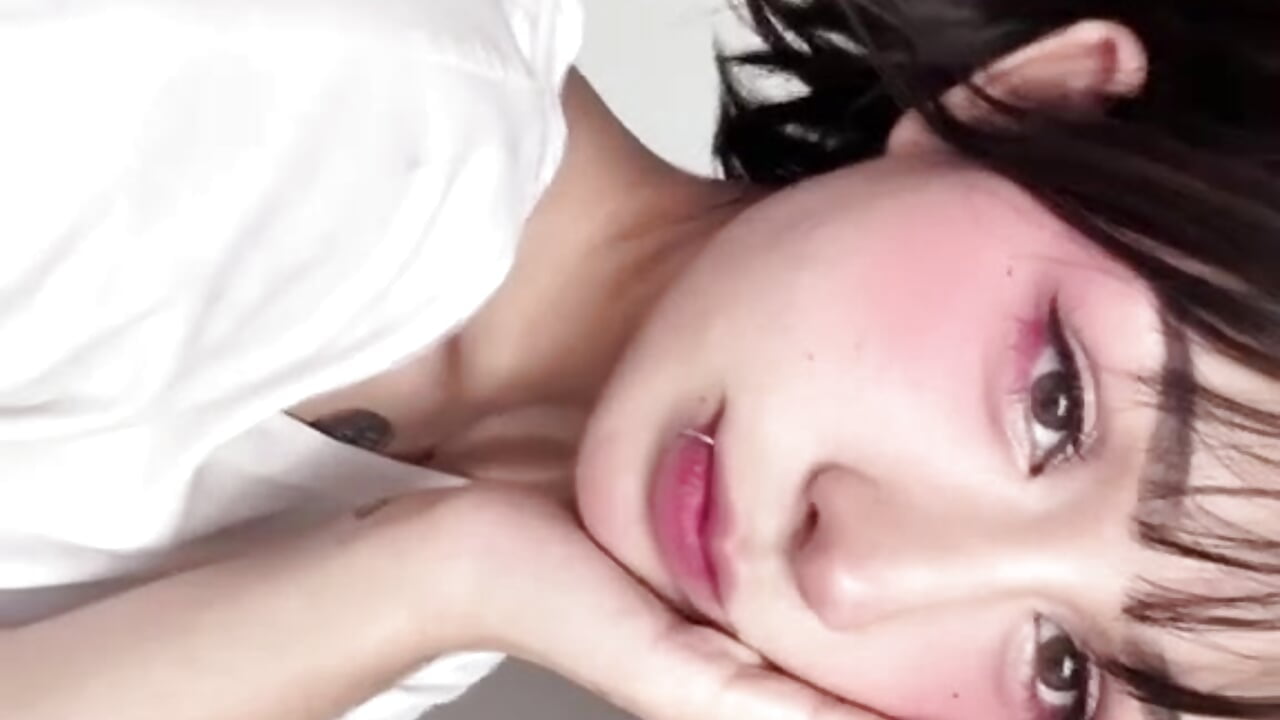 Hi hi 👉🏻👈🏻 - video của người mẫu cam BlueBunni