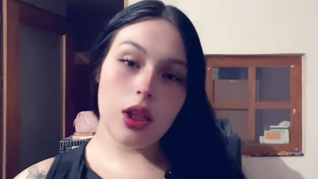 v1c044g50000db9nunvog65rok7578g0 – video modela na kameri sweettmia446