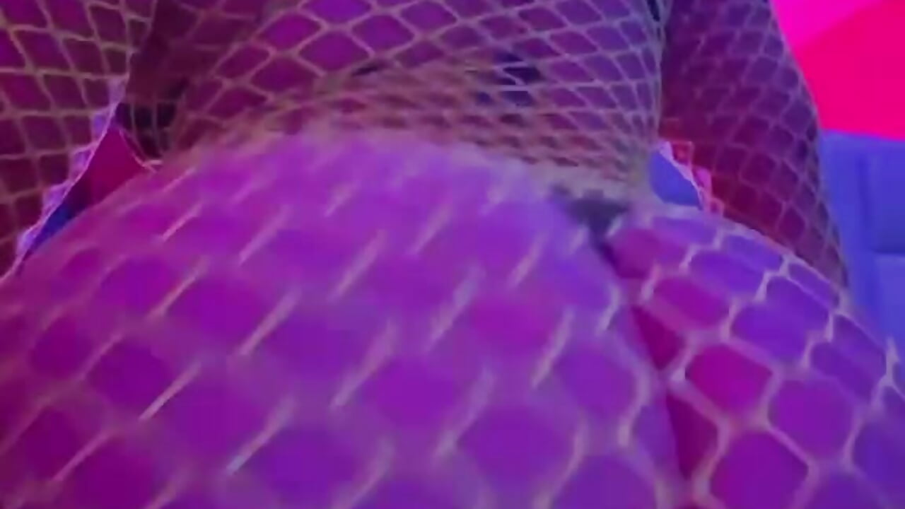 Put your face on my bigass - video by Sheeryyll cam model