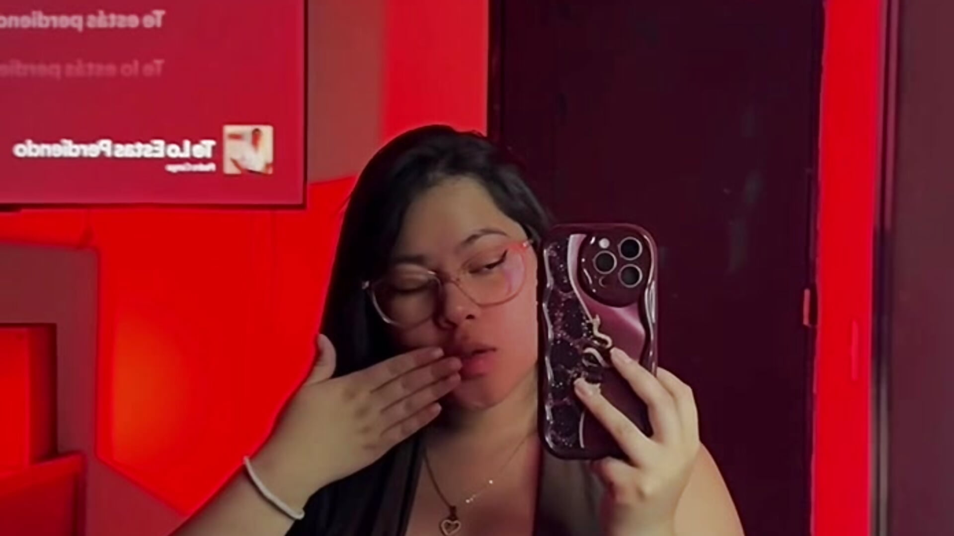 Kisses😘 - video by sweet_lana cam model