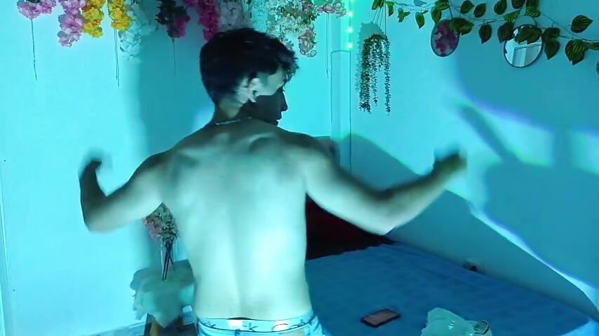 WhatsApp Video 2026-09-28 at 9,42,10 PM - vidéo du modèle de showcams axxel250