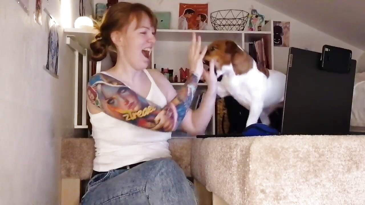 At the end of the video, Mona is sad because no one tipped 😉 - βίντεο μοντέλου Aurora_Velvett_