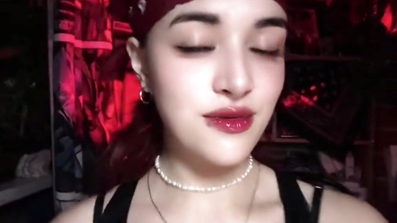 Not a lot of lipping - video av Leona_TX cam-modell
