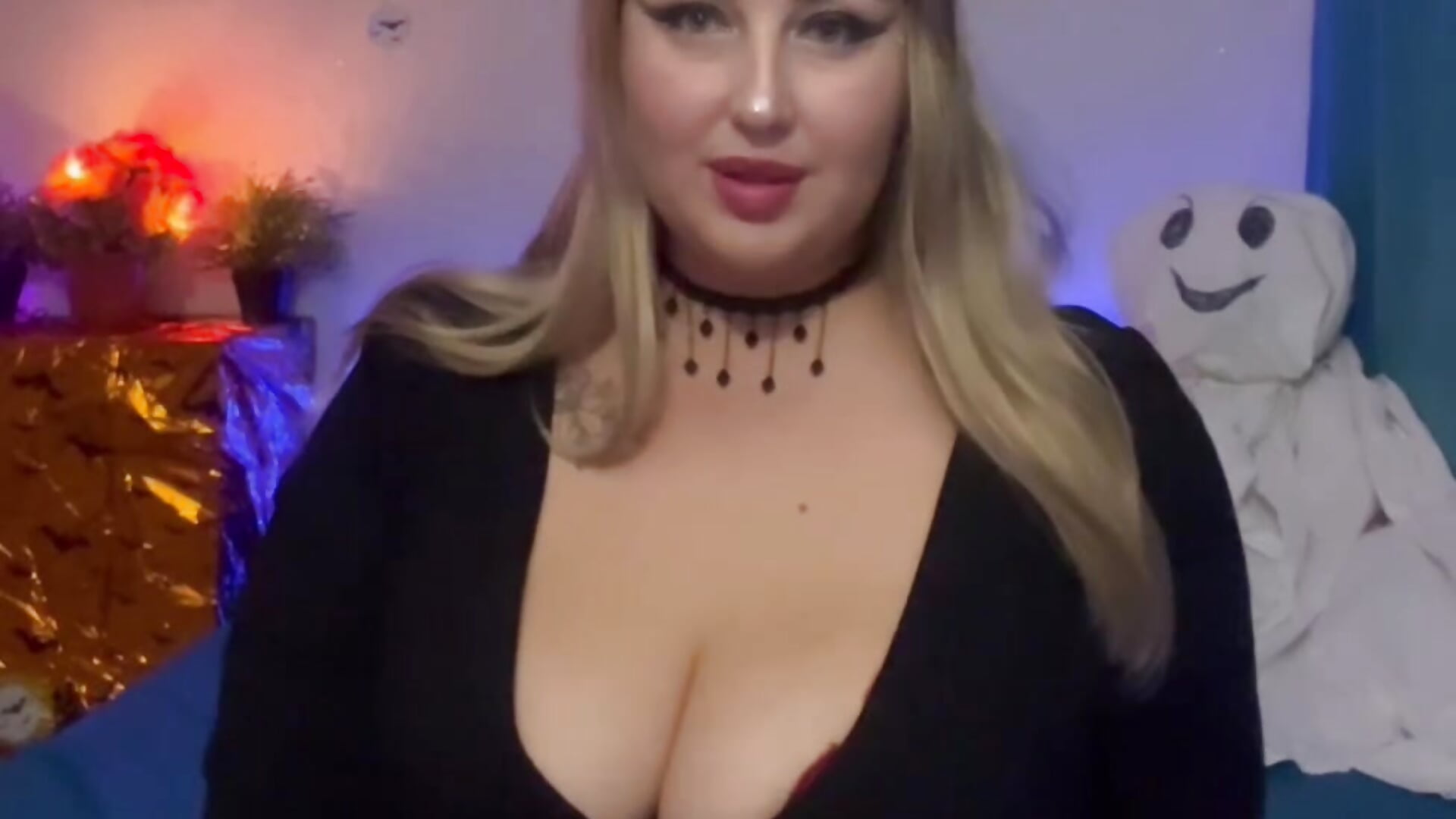 Happy Halloween - video by RadiantBelle cam model