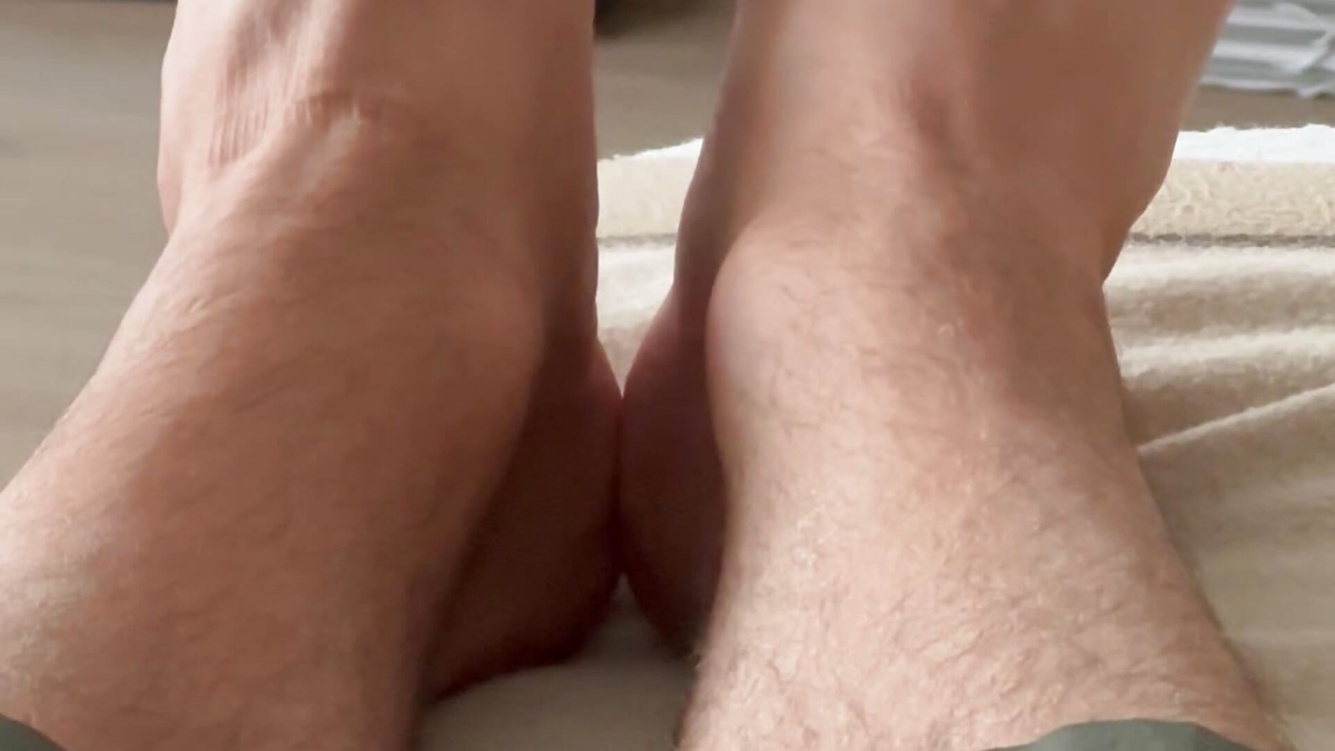 Feet (4) - Toe wiggle– TeddyBearXX kameramodell videója